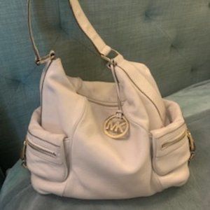 ✨👜✨ Beautiful Michael Kors Harrison Large Shoulder Bag in Vanilla! ✨👜✨